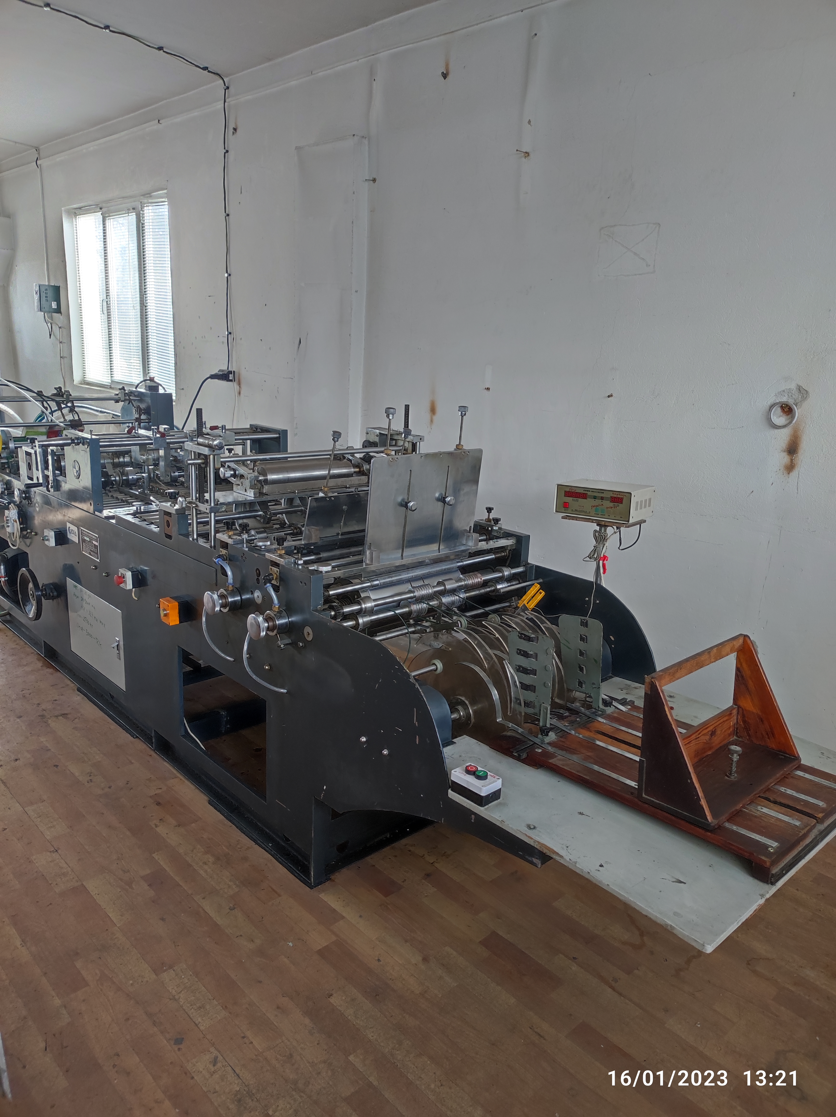 Automated packaging production machines on a factory line