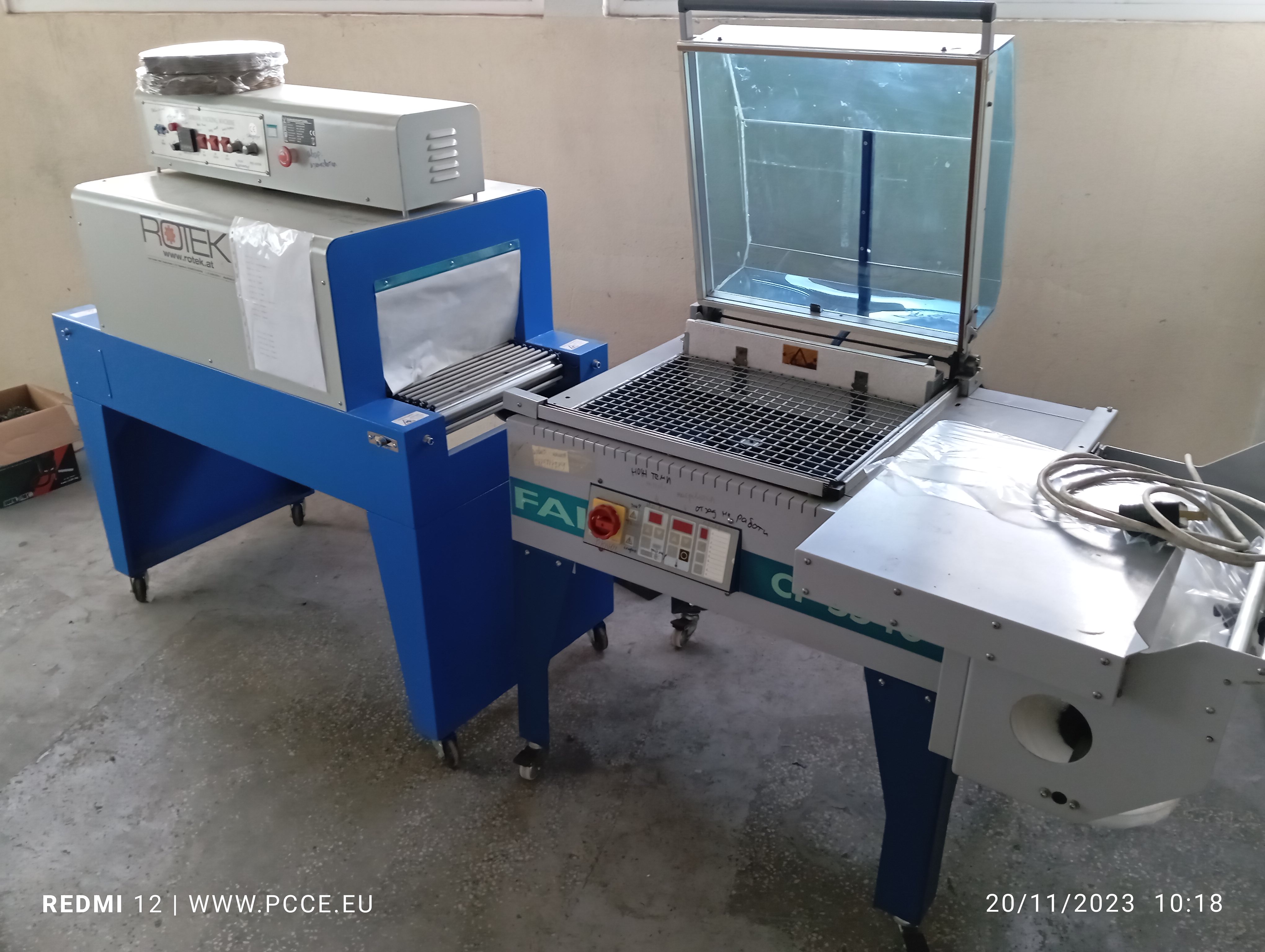 Technical drawing of a shrink tunnel packaging machine